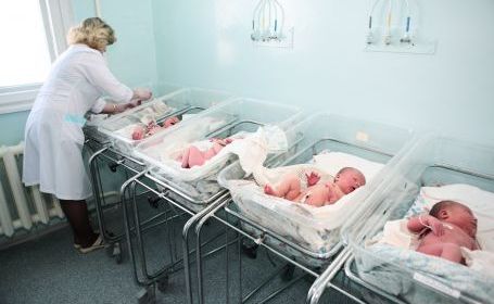 7 bebelusi sunt in stare grava in urma tragediei de la Maternitatea Giulesti